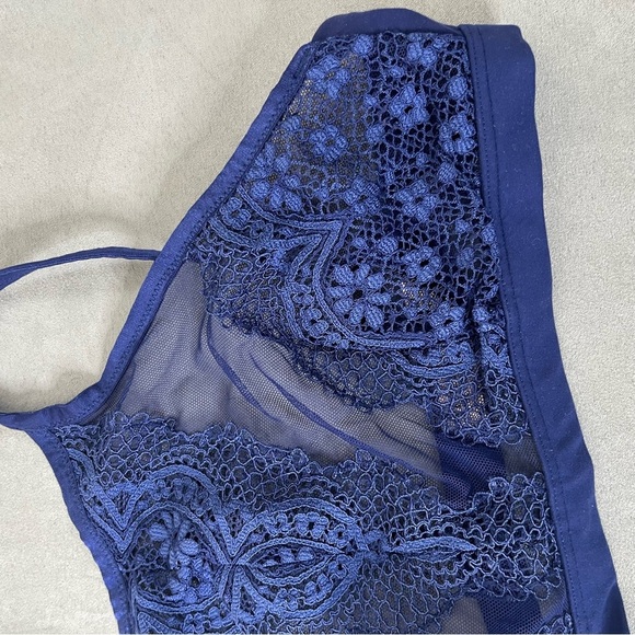 Victoria Secret Blue Blue Lace Bralette size Large - Picture 3 of 5
